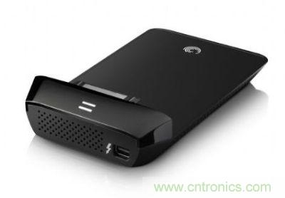 Thunderbolt高速傳輸接口可轉換成SATA接口,連接2.5寸硬盤產品