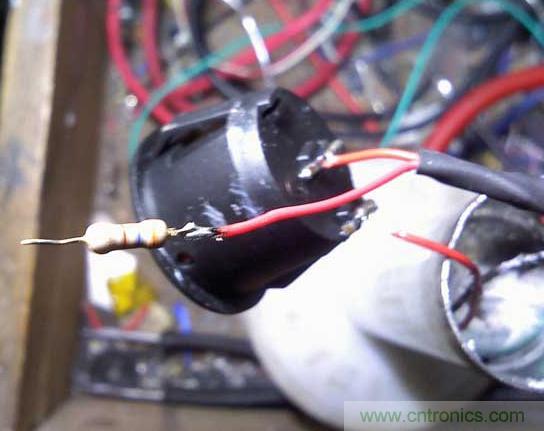 高亮LED手電筒超簡DIY:原理圖+全過程