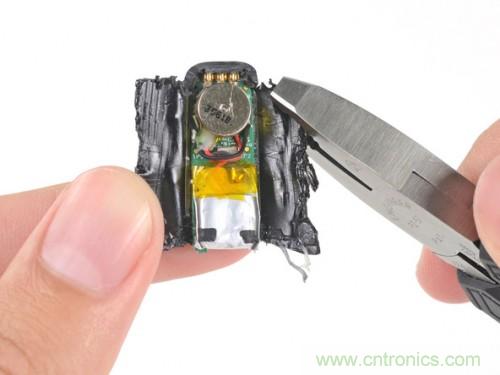 割開塑料管道，剝離