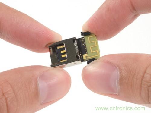 很漂亮的小東西，金屬的USB插頭