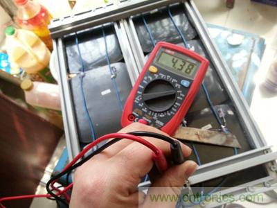 手工打造太陽(yáng)能充電照明系統(tǒng):點(diǎn)亮LED給手機(jī)充電