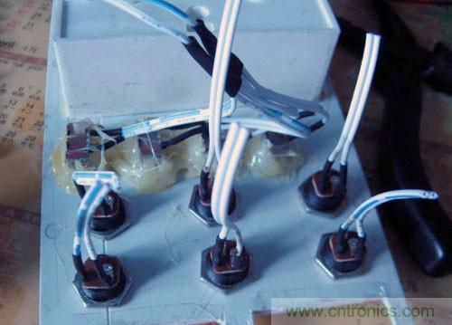 可調(diào)電源DIY:接好電源線