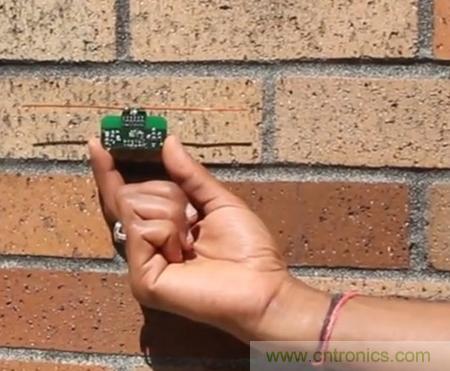 網友熱議：無電池手機能否實現？