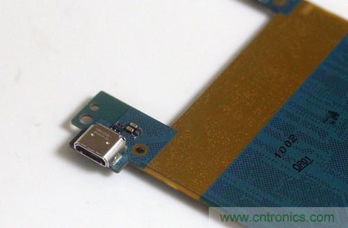 拆解4G新機索尼M35t:用料十足,易于維修