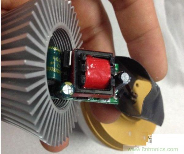 拆解對比:4元 VS 30+元LED照明燈