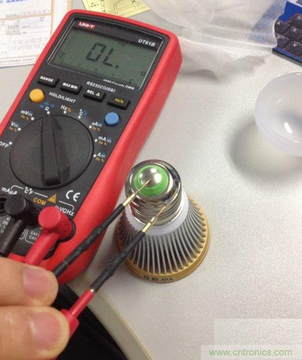 拆解對比:4元 VS 30+元LED照明燈