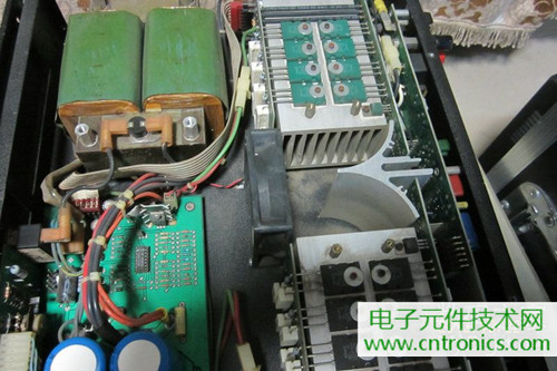 用料很給力!專業后級功放美國高峰FA1201拆解