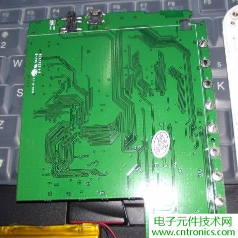 探秘電子紙！一款電紙書的電子墨水屏拆解