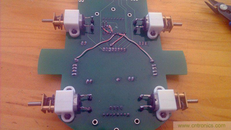 牛人力作!PCB版藍(lán)牙智能小車DIY