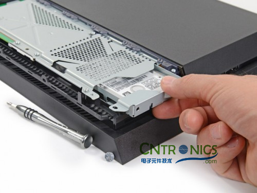 游戲機內部的秘密:逆天級拆解索尼 PALY STATION 4!