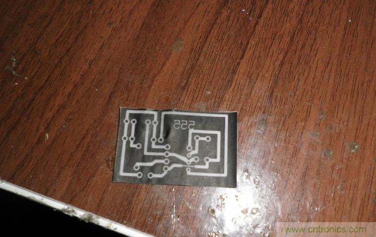 DIY菜鳥福音！感光干膜PCB負片輸出的一種方法！