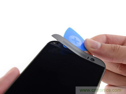 牛人強拆!新HTC One(M8)真機精密做工難修理