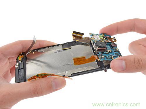 牛人強拆!新HTC One(M8)真機精密做工難修理