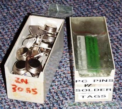 原本是裝醫療用具的塑膠盒,也很適合收納電子零件