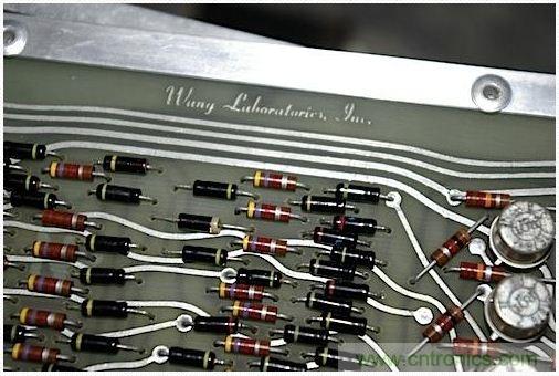 經典懷舊拆解!歷史彌留的可編程科學計算器 from 1966