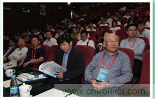 圖6：哈爾濱工業大學教授楊孝宗和蘇州納米技術與仿真研究所博導張鋌等專家坐鎮2015中國創客論壇，為中國創新加油！