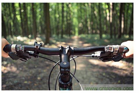 自行車車把中，觸覺反饋的使用示例