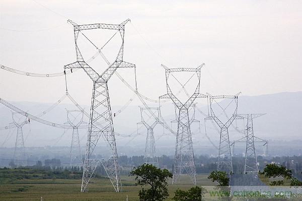 很多人在談到三相電時認為是單相的、多了一個接地孔的三孔插座，就是因為對三相電和三孔插座的概念出現了偏差。本文針對這個容易出現誤差的常識性錯誤進行糾正。