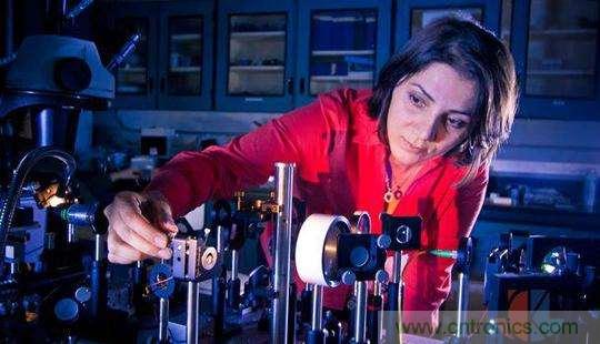 從原理及實現，看&ldquo;光腦&rdquo;的性能如何把&ldquo;電腦&rdquo;秒成渣！