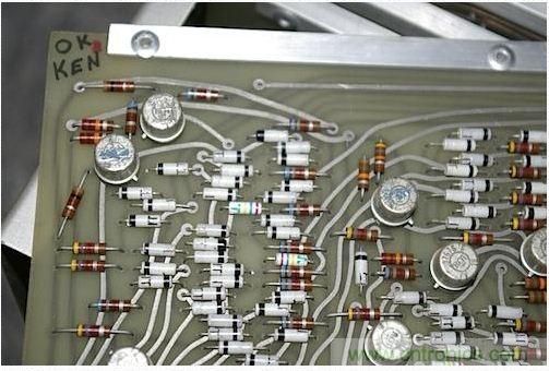 拆解也懷舊，讓人驚嘆的古董級可編程科學計算器 from 1966