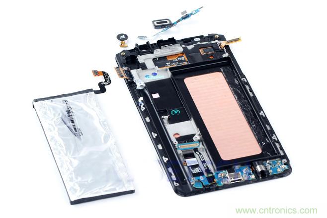 Galaxy Note5拆解,與S系列差距日漸模糊