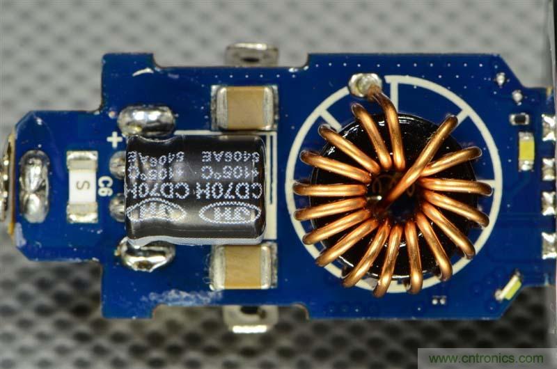 小米車載充電器拆解評(píng)測(cè)：49元能讓這枚&ldquo;子彈&rdquo;飛多遠(yuǎn)？