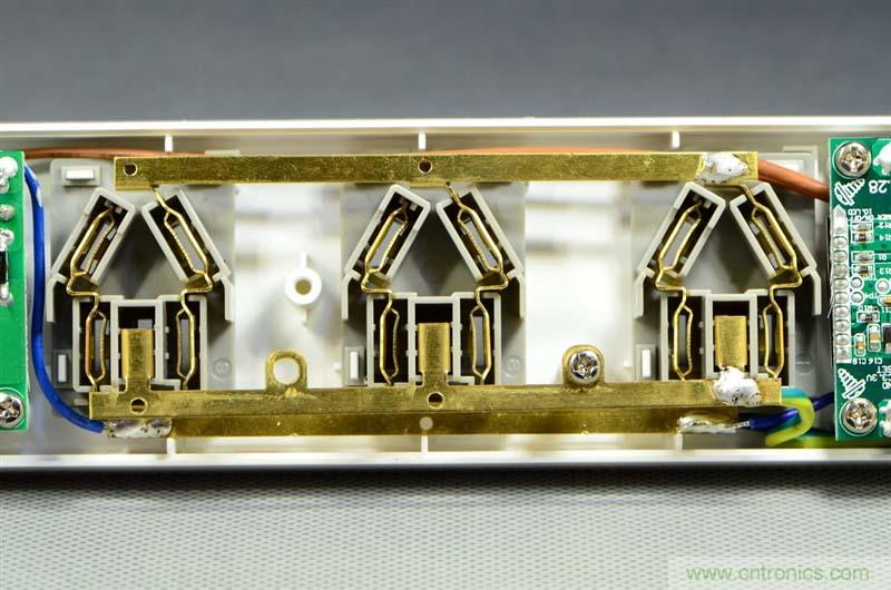 航嘉智能插線板拆解評測：看老牌機電如何&rdquo;秒殺&ldquo;后起之秀