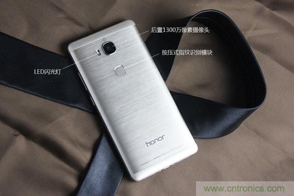 2015年9款千元智能手機橫評:誰才是紅海霸主?