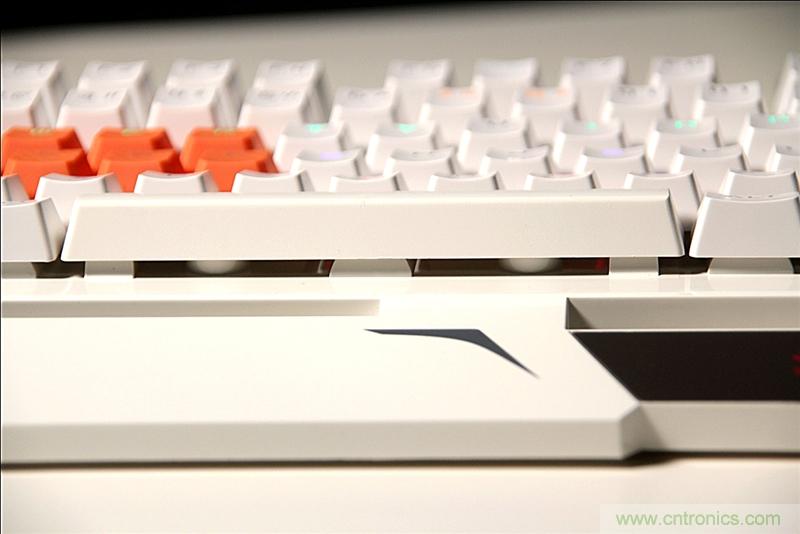 曾經(jīng)的網(wǎng)吧統(tǒng)治者&mdash;雙飛燕血手幽靈機械鍵盤，真世界最快？