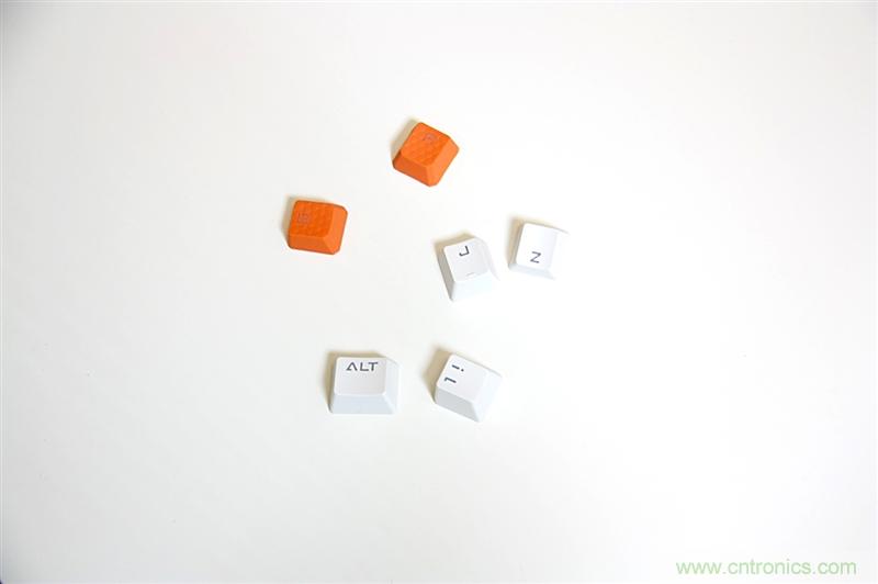 曾經(jīng)的網(wǎng)吧統(tǒng)治者&mdash;雙飛燕血手幽靈機械鍵盤，真世界最快？