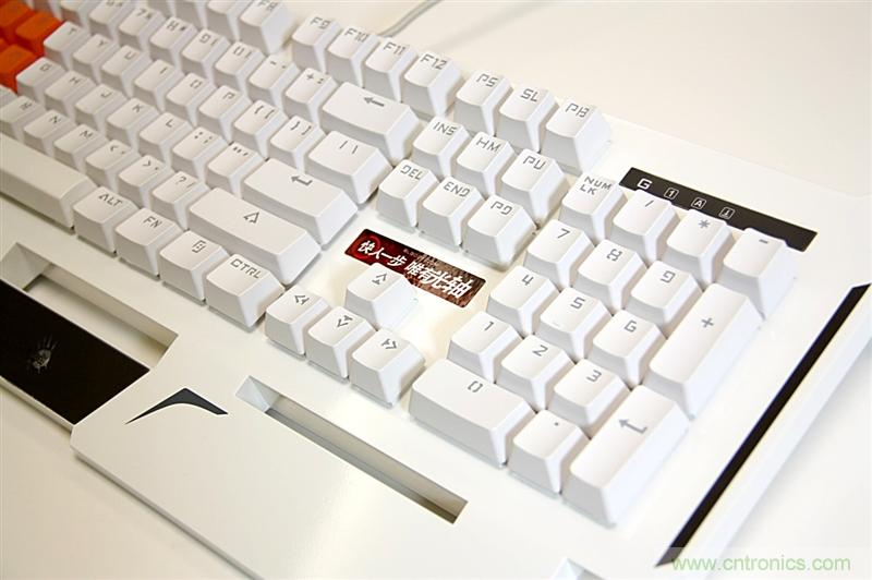 曾經(jīng)的網(wǎng)吧統(tǒng)治者&mdash;雙飛燕血手幽靈機械鍵盤，真世界最快？