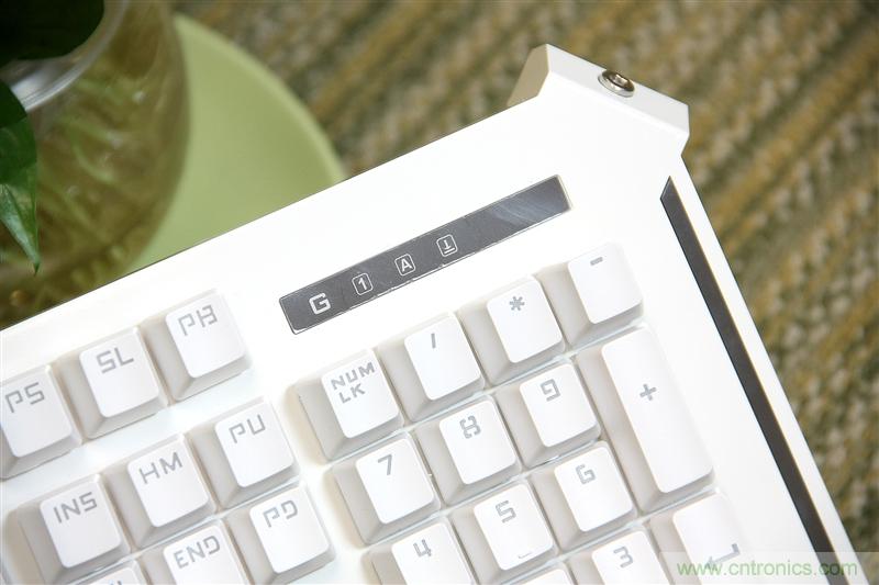 曾經(jīng)的網(wǎng)吧統(tǒng)治者&mdash;雙飛燕血手幽靈機械鍵盤，真世界最快？