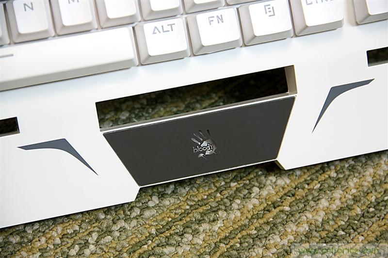 曾經(jīng)的網(wǎng)吧統(tǒng)治者&mdash;雙飛燕血手幽靈機械鍵盤，真世界最快？