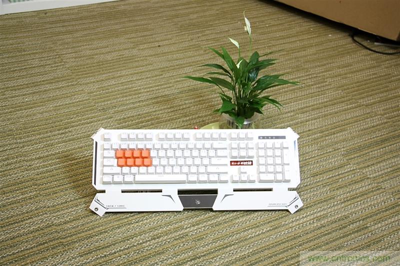 曾經(jīng)的網(wǎng)吧統(tǒng)治者&mdash;雙飛燕血手幽靈機械鍵盤，真世界最快？