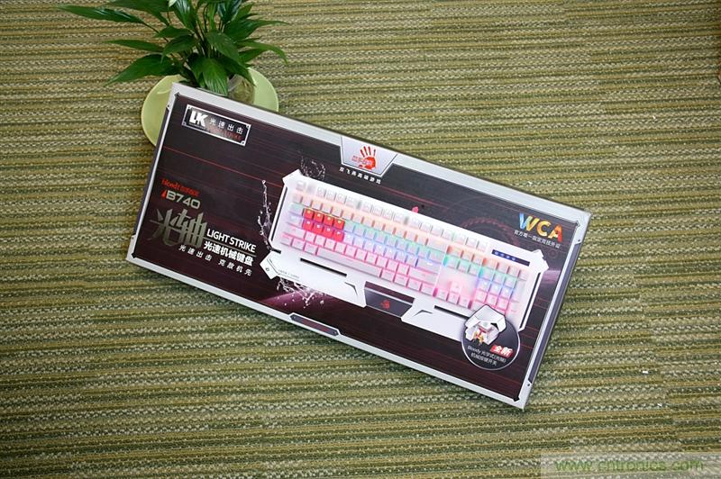 曾經(jīng)的網(wǎng)吧統(tǒng)治者&mdash;雙飛燕血手幽靈機械鍵盤，真世界最快？