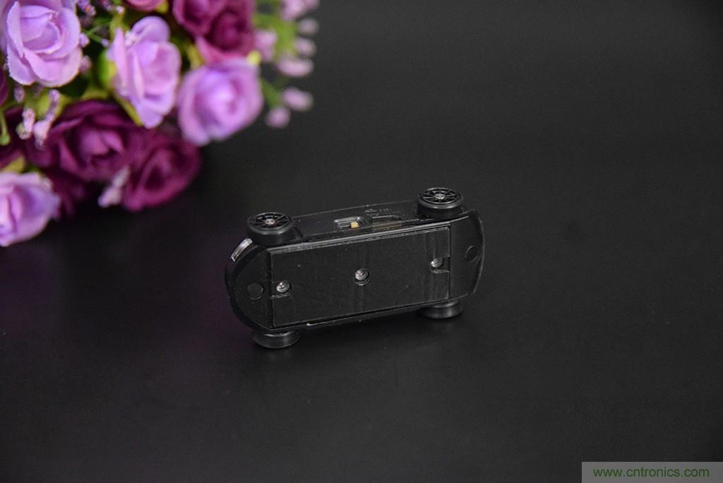 虛擬與現(xiàn)實相結(jié)合的飛車游戲,讓你體驗速度與激情的碰撞!