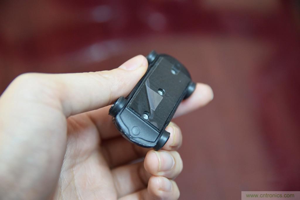 虛擬與現(xiàn)實相結(jié)合的飛車游戲,讓你體驗速度與激情的碰撞!