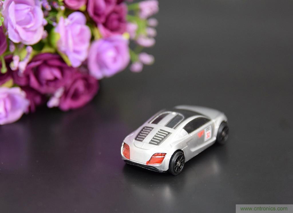 虛擬與現(xiàn)實相結(jié)合的飛車游戲,讓你體驗速度與激情的碰撞!