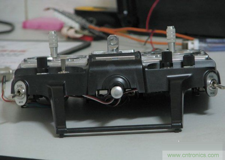 無人機 DIY 制作全過程，酷得不要不要的！