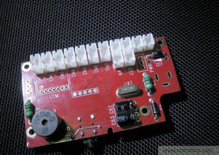 無人機 DIY 制作全過程，酷得不要不要的！