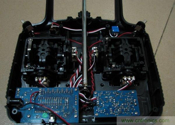 無人機 DIY 制作全過程，酷得不要不要的！