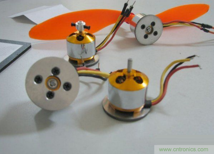 無人機 DIY 制作全過程，酷得不要不要的！