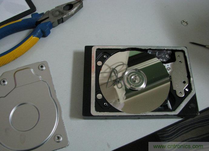 無人機 DIY 制作全過程，酷得不要不要的！