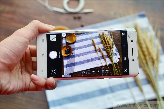 國產(chǎn)手機(jī)新標(biāo)桿-vivo Xplay5全面測評(píng)