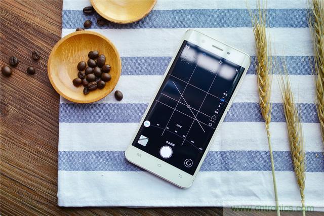 國產(chǎn)手機(jī)新標(biāo)桿-vivo Xplay5全面測評(píng)