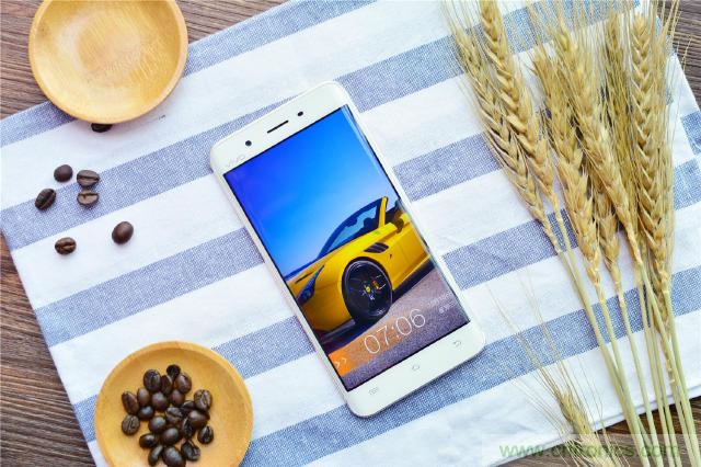 國產(chǎn)手機(jī)新標(biāo)桿-vivo Xplay5全面測評(píng)