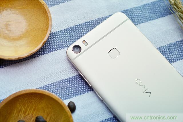 國產(chǎn)手機(jī)新標(biāo)桿-vivo Xplay5全面測評(píng)