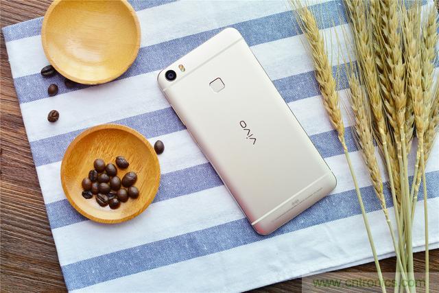 國產(chǎn)手機(jī)新標(biāo)桿-vivo Xplay5全面測評(píng)