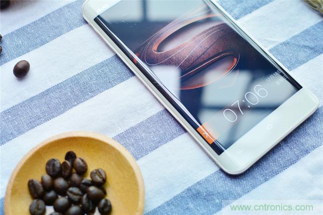 國產(chǎn)手機(jī)新標(biāo)桿-vivo Xplay5全面測評(píng)