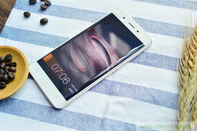 國產(chǎn)手機(jī)新標(biāo)桿-vivo Xplay5全面測評(píng)